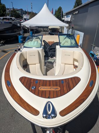 Used 2019 Chris Craft 27 Launch Power Boat for sale